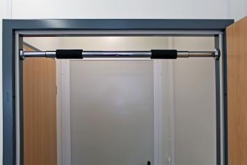 Optrekstang chroom | 62 - 85 cm | Anti-slip | 160 kg